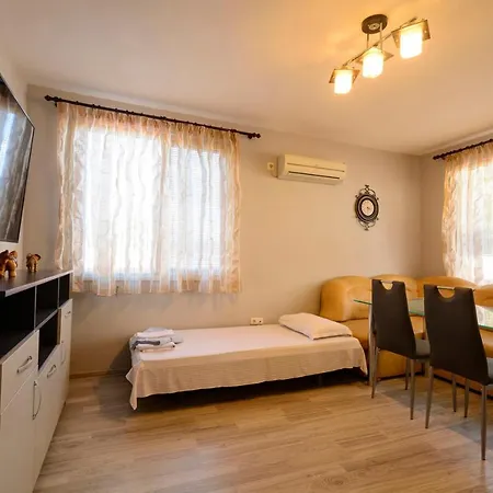 Yanevi بيت ضيافة لوزينيتس